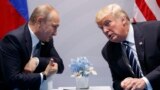 Президент Дональд Трамп (справа) встречается с президентом России Владимиром Путиным в Гамбурге, 7 июля 2017 года, фото AP